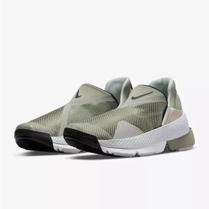 Nike Go FlyEase Shoes size 8 womens 6.5 mens army green and black